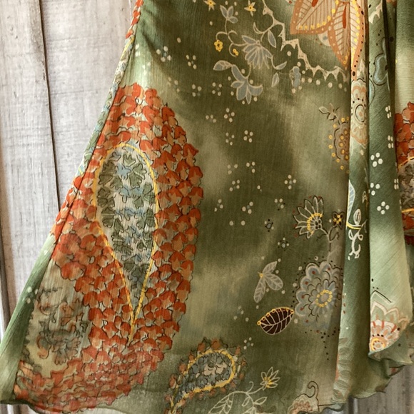 Silk blouse w/beads - Picture 7 of 7